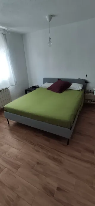 Estructura de cama SLATTUM gris y verde