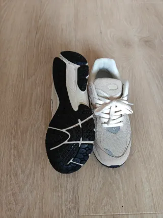 New Balance 2002R Beige/Blanco