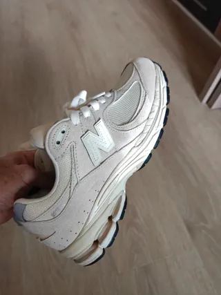 New Balance 2002R Beige/Blanco