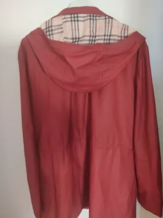 Chaqueta roja con forro de cuadros