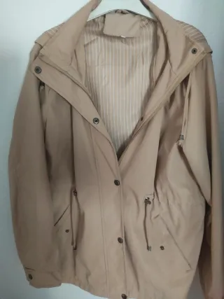 Chaqueta roja con forro de cuadros