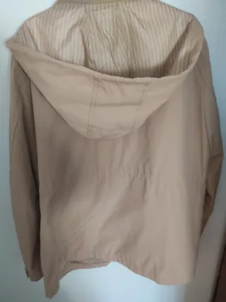 Chaqueta roja con forro de cuadros