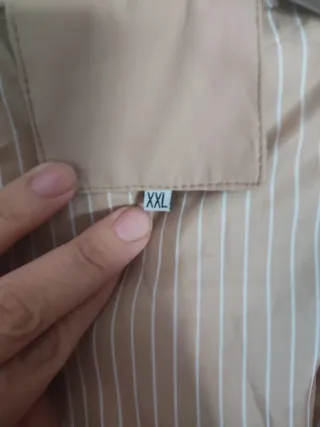 Chaqueta roja con forro de cuadros