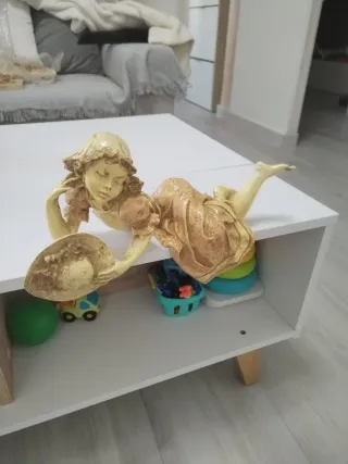 Figura de marmolina niña