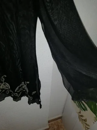 Blusón transparente negro con bordado