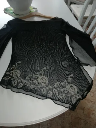Blusón transparente negro con bordado