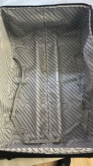 Maleta de viaje negra