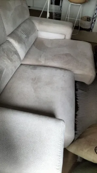 Sofá de diseño blanco roto/beige. Muy cómodo.