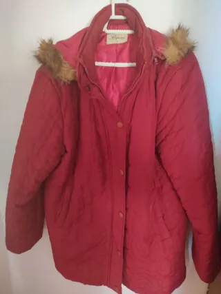 Chaqueta Bijou Roja con Capucha