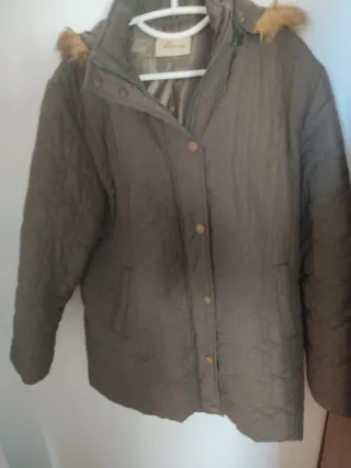 Chaqueta Bijou Roja con Capucha