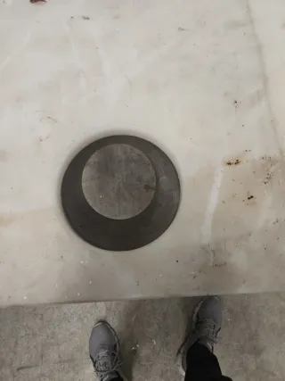 Mesa de trabajo acero inoxidable con agujero.