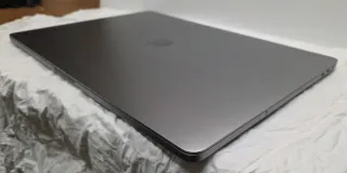 MacBook Pro 15 2018 i7 16GB