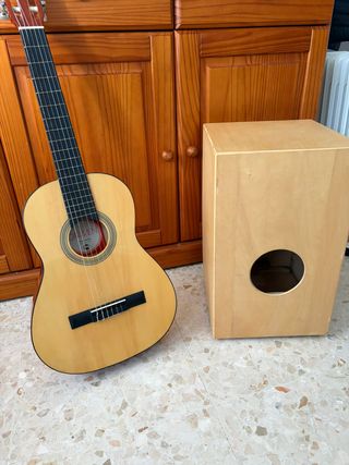 Guitarra y cajón flamenco