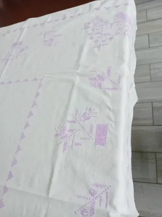 Tovaglia ricamata a mano 138x128 cm