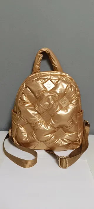 Mochila acolchada dorada