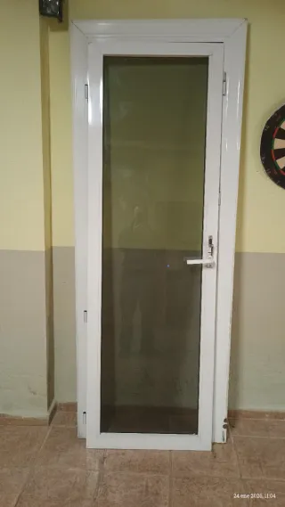 Puerta cristal aluminio con marco Lista para monta