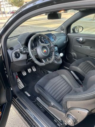 Abarth 695 2024