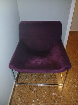 Butaca moderna terciopelo morado y metal