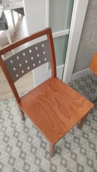 Mesa de cocina y 4 sillas madera