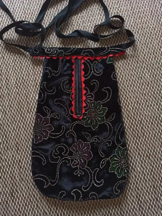 Faldriquera traje regional bordada