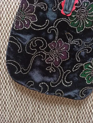 Faldriquera traje regional bordada