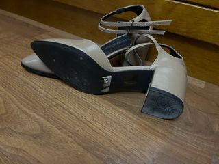 Zapatos tacón beige
