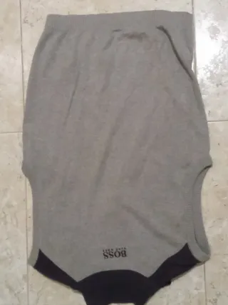 Chaleco Hugo Boss gris y negro