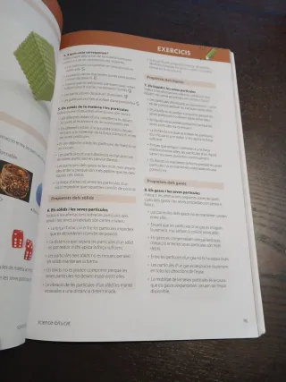 Física i Química 2 ESO (Catalan Edition)