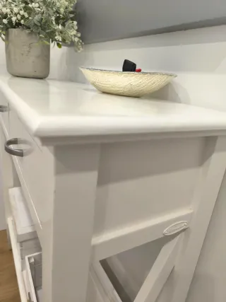 Conjunto espejo lacado y mueble blanco lacado .