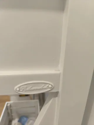 Conjunto espejo lacado y mueble blanco lacado .