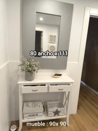 Conjunto espejo lacado y mueble blanco lacado .