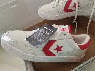 Converse Blancas y Rojas