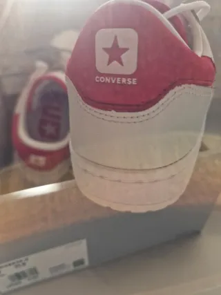Converse Blancas y Rojas