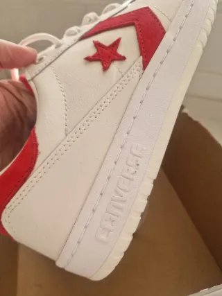 Converse Blancas y Rojas