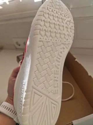 Converse Blancas y Rojas