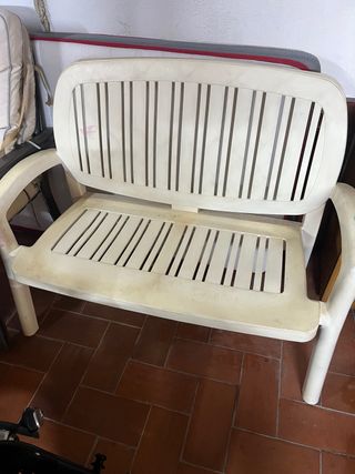 Banco de jardín de plástico beige