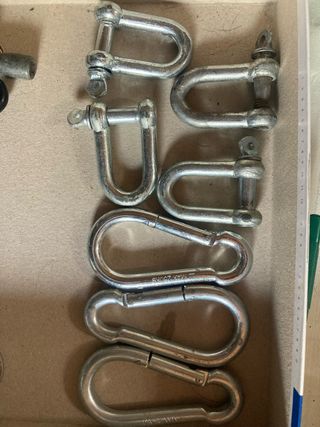 Mosquetones y agarres metálicos 250kilos