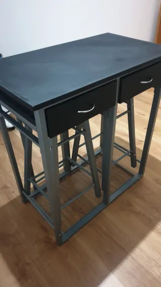 Mesa desplegable con cajones y 2 sillas