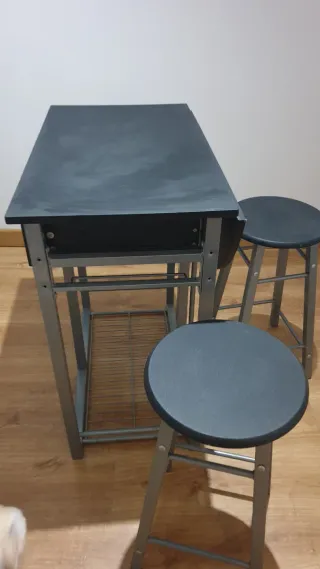 Mesa desplegable con cajones y 2 sillas