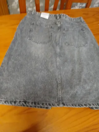 Falda vaquera gris talla 40/42 nueva pulland bear