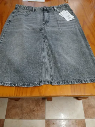 Falda vaquera gris talla 40/42 nueva pulland bear