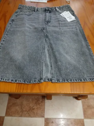 Falda vaquera gris talla 40/42 nueva pulland bear