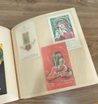 Álbum Antiguo de piel con estampitas de la Virgen