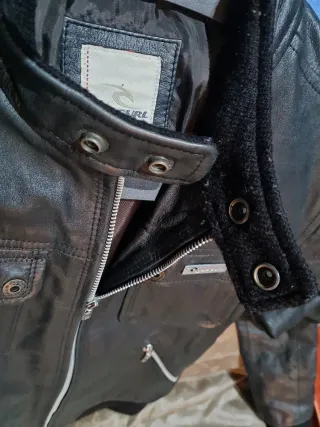 Chaqueta de cuero negra