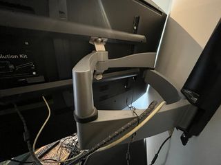 Samsung 65” Curvo + Soporte Vogels