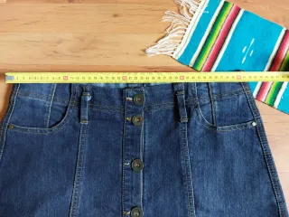 Minifalda vaquera con botones