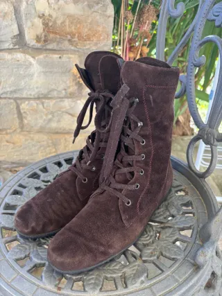 Stivaletti stringati in pelle scamosciata unisex