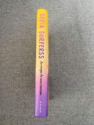 Libro Sofia Surfers. Perfecto Estado.