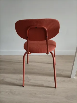 2 Sillas de comedor naranjas y rosas