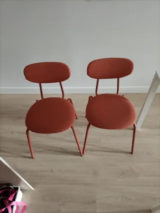 2 Sillas de comedor naranjas y rosas